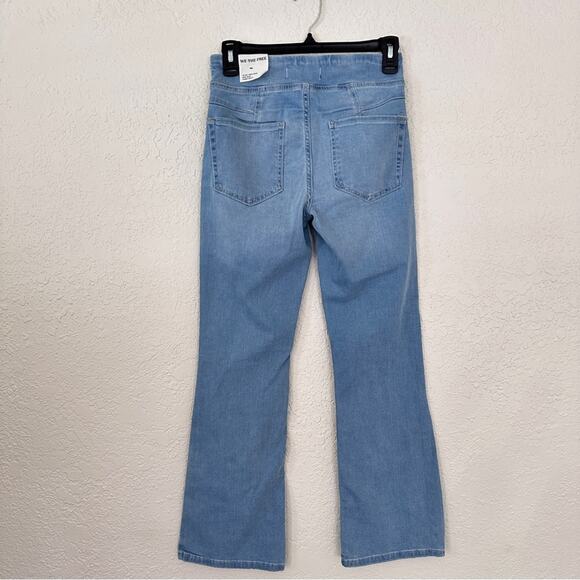 NWT We The Free In My Feelings Light Wash Mid Rise Crop Bootcut Jeans XS - Picture 8 of 9